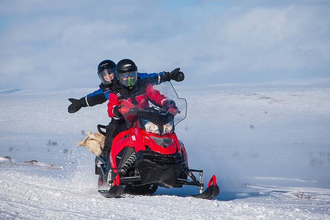 4hr Finnmarksvidda Snowmobile Adventure - The guides set the tone
