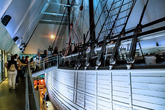 8 hours Full-Day Exclusive Oslo Tailormade Guided Limo Tour - Akerselva River and Hønse-Lovisas Hus