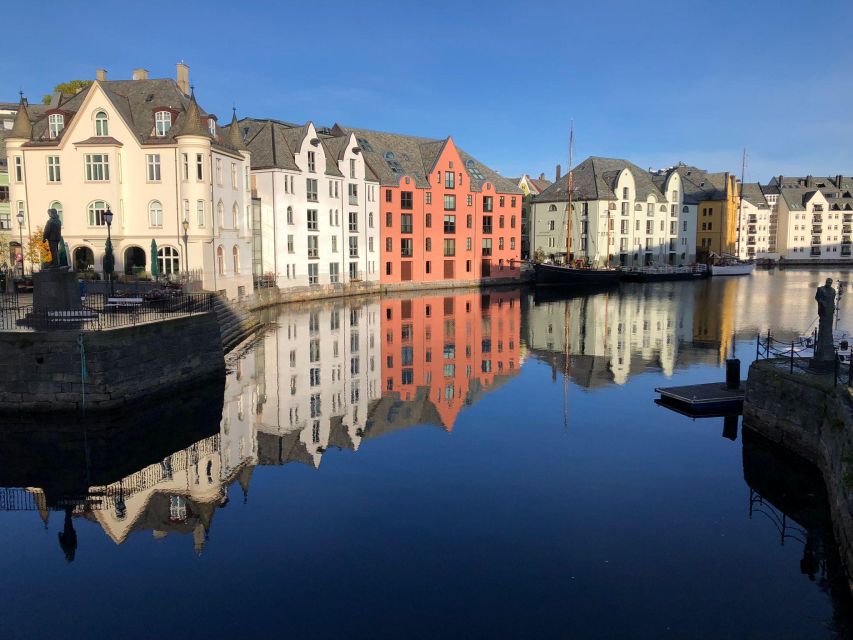 Ålesund: Giske and Godøy Islands Guided Sightseeing Tour - Through the tunnel to Godøy and Alnes