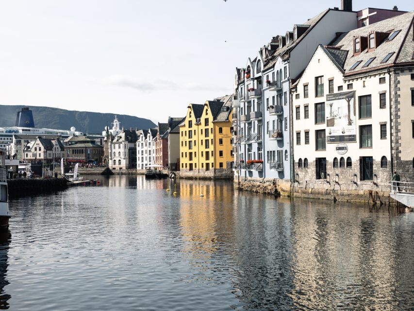 Ålesund: Guided Food Walking Tour - A walk through Ålesund’s Art Nouveau center
