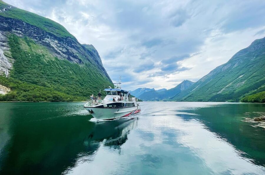 Ålesund-Trandal fjord tour with 3 hours stop at Trandal - Two hours in Trandal