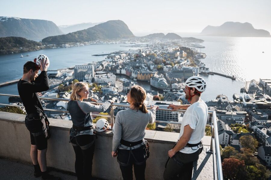 Ålesund: Via Ferrata tour - Finding the blue flags in the city park