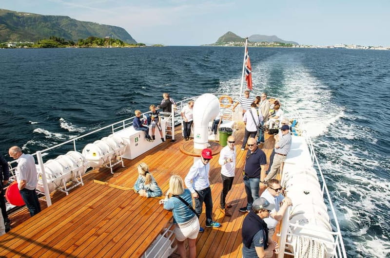 All About the Fjords, in one tour by bus & boat from Ålesund - Communication is the main risk