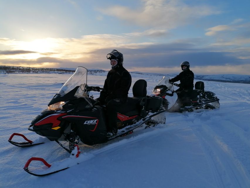 Alta: Guided Snowmobile Safari on Finnmarksvidda With Snacks - Learning to handle the snowmobile