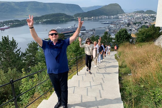 Amazing city walk in Ålesund - St. Olavplass and the Art Nouveau story