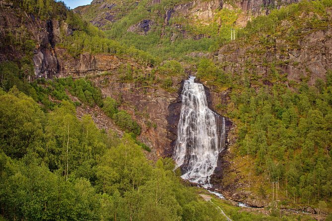 AMAZING HARDANGER FJORD: Private guided round trip from Bergen, 10 hours - Crossing the 1,310-meter Hardanger Bridge
