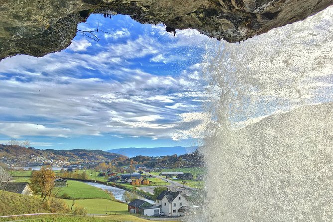 AMAZING HARDANGER FJORD: Private guided round trip from Bergen, 10 hours - The Norwegian Nature Center and lunch near Eidfjord