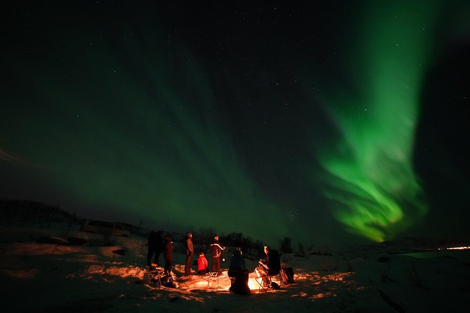 Aurora tour with free portrait and bonfire - The Free Aurora Portrait and Camera Help