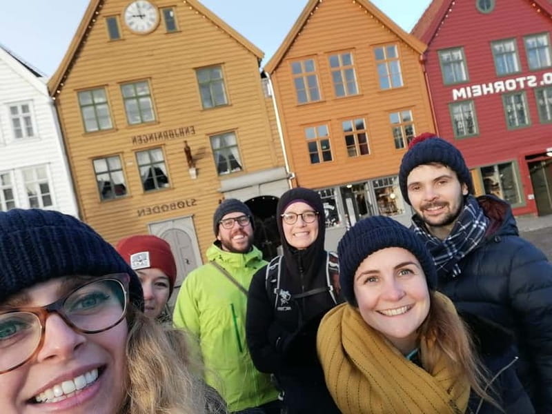 Bergen: Authentic Morning Walking Tour - Historic buildings, fires, and wartime Bergen