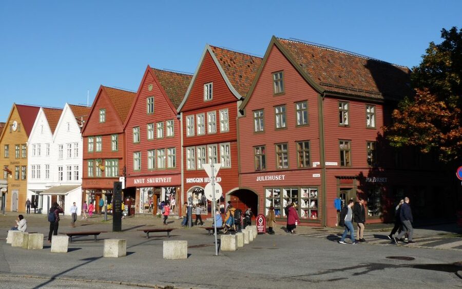 Bergen: City Tour on Foot - Old Town Hall and Opus XVI