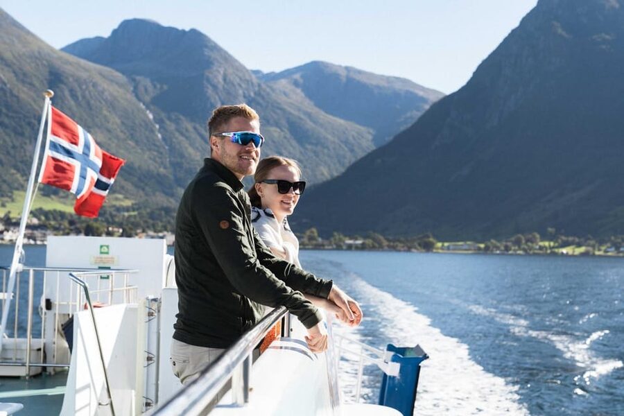 Bergen: Cruise to beautiful Rosendal by the Hardangerfjord - Rosendal: a small village with a large setting