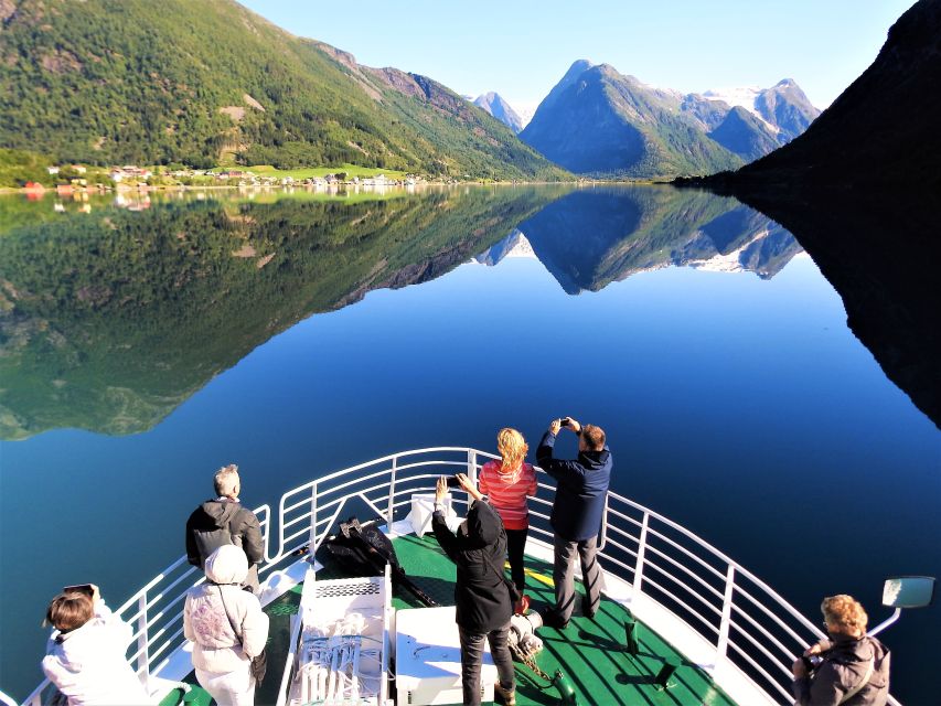 Bergen: Guided Fjord & Glacier Tour to Fjærland - Vikafjellet and the Storesvingen viewpoint
