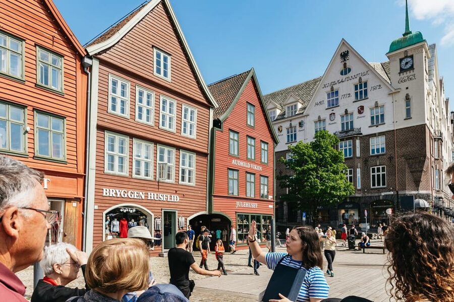 Bergen: Guided Minibus Tour with Photo Stops - Key points at a glance
