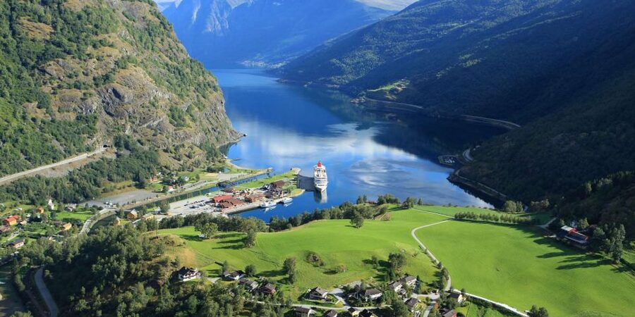 Bergen: Hardangerfjord, Voss Gondola & 3 Great Waterfalls - Skjervsfossen and the first waterfall stop
