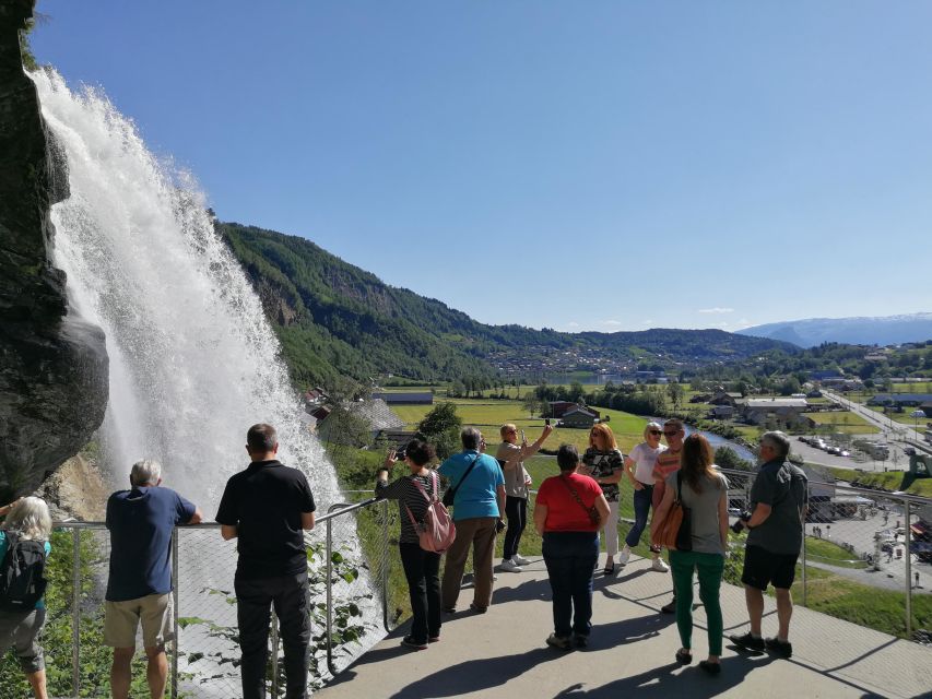 Bergen: Hardangerfjord, Voss Gondola & 3 Great Waterfalls - One useful hour in Eidfjord