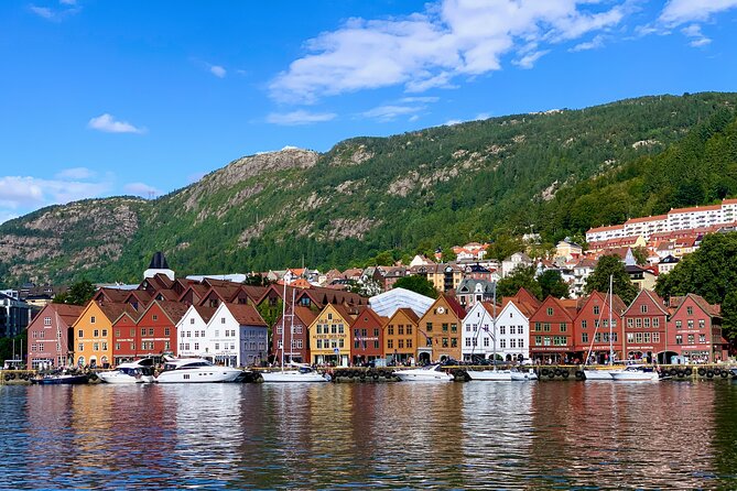 Bergen in a day, Guided tour: Old Town, Waterfalls & Waffles - Guides make the bus ride matter