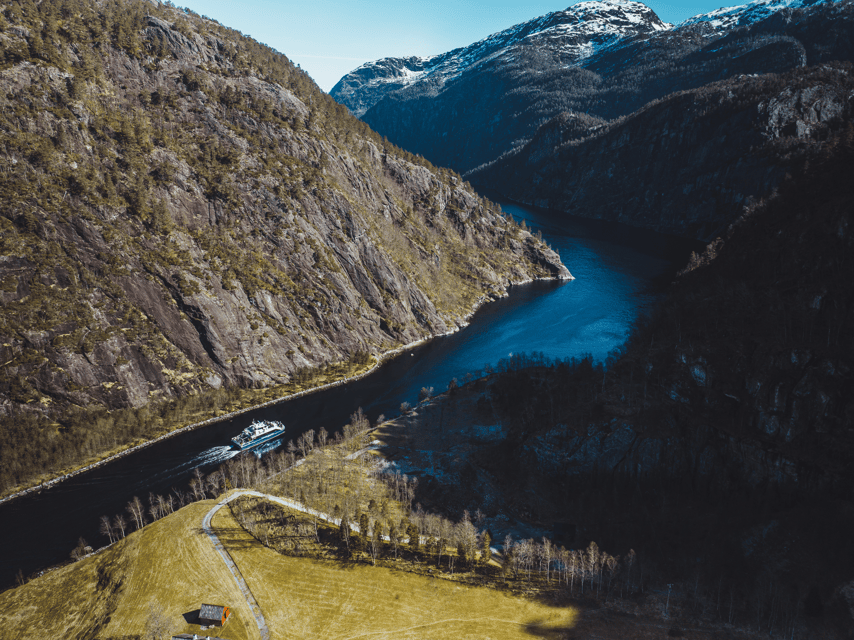 Bergen: Mostraumen Fjord & Waterfall Cruise - What to bring and where to sit