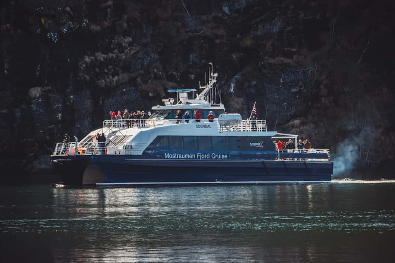 Bergen: Mostraumen Fjord & Waterfall Cruise - Osterfjord opens the view