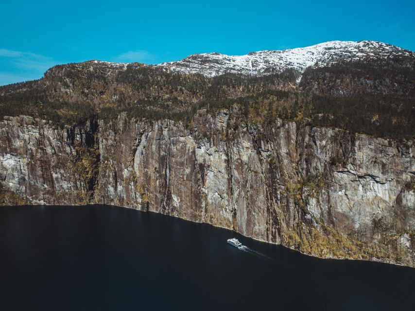 Bergen: Mostraumen Fjord & Waterfall Cruise - The narrow Mostraumen strait
