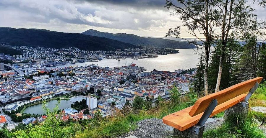 Bergen: Mountain hike on top of Bergen - Public tour - Leaving the main paths on Mt. Fløyen