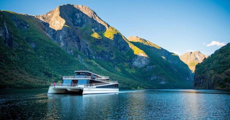 Bergen: Nærøyfjord Cruise and Flåm Railway Ride to Oslo - Njardarheimr Viking Village in Gudvangen