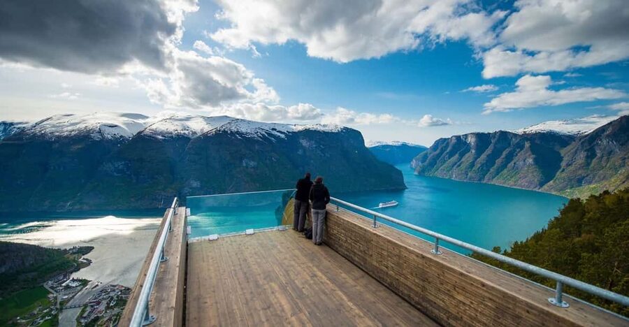 Bergen: Nærøyfjorden, Flåm, and Stegastein Guided Bus Tour - Stegastein: Norway from the edge of the mountain