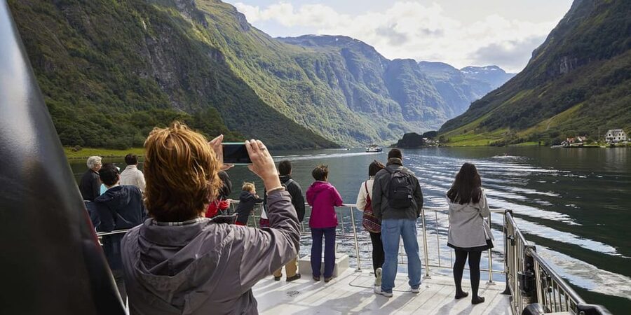 Bergen: Nærøyfjorden, Flåm, and Stegastein Guided Bus Tour - The Nærøyfjord cruise is the main event
