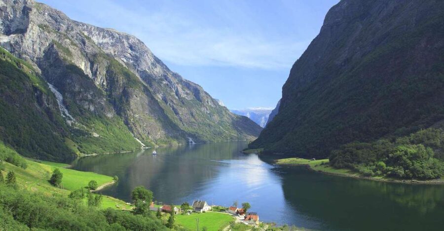 Bergen: Private Day Tour, Nærøyfjord Cruise and Flåm Railway - Key points to know before booking