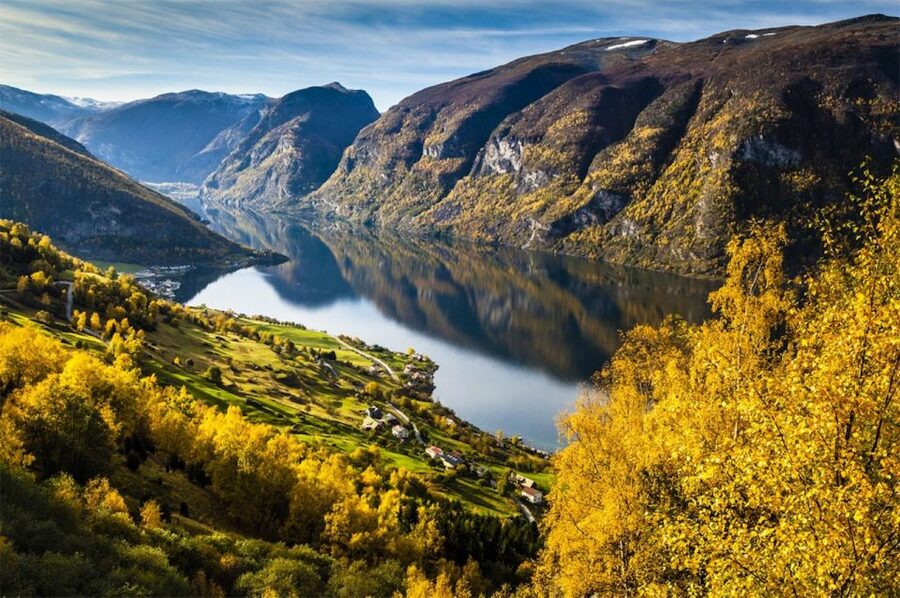 Bergen: Private Day Tour, Nærøyfjord Cruise and Flåm Railway - Tvindefossen: a useful first stop
