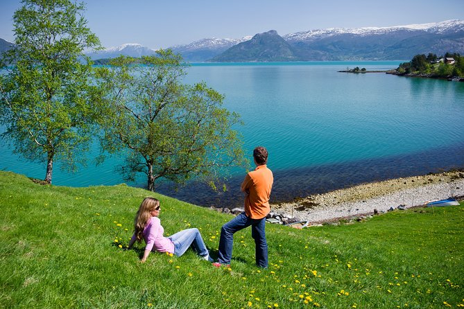 Bergen: Private Full-Day Roundtrip to Hardangerfjord with cruise - Walking behind Steinsdalsfossen