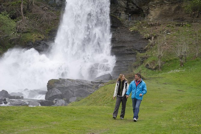 Bergen: Private Full-Day Roundtrip to Hardangerfjord with cruise - Hardangerfjord from the road and water