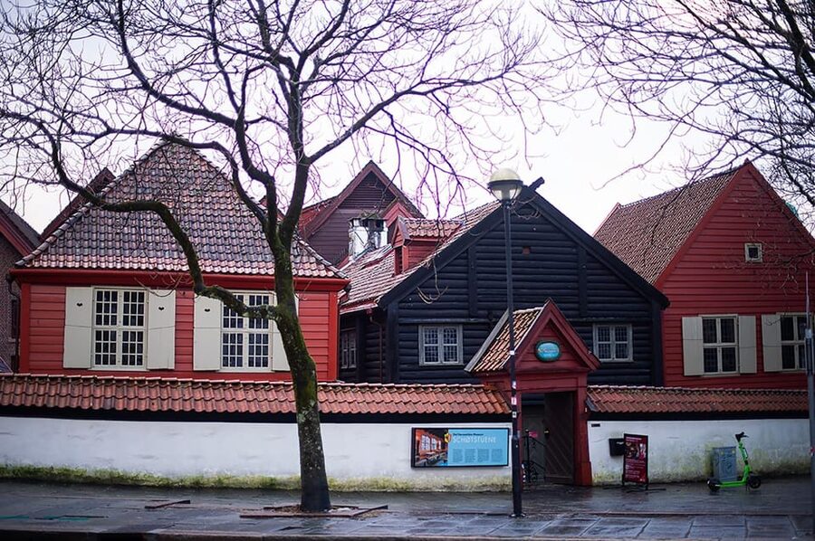 Bergen: Private tour in your own language - The National Scene is an outside stop