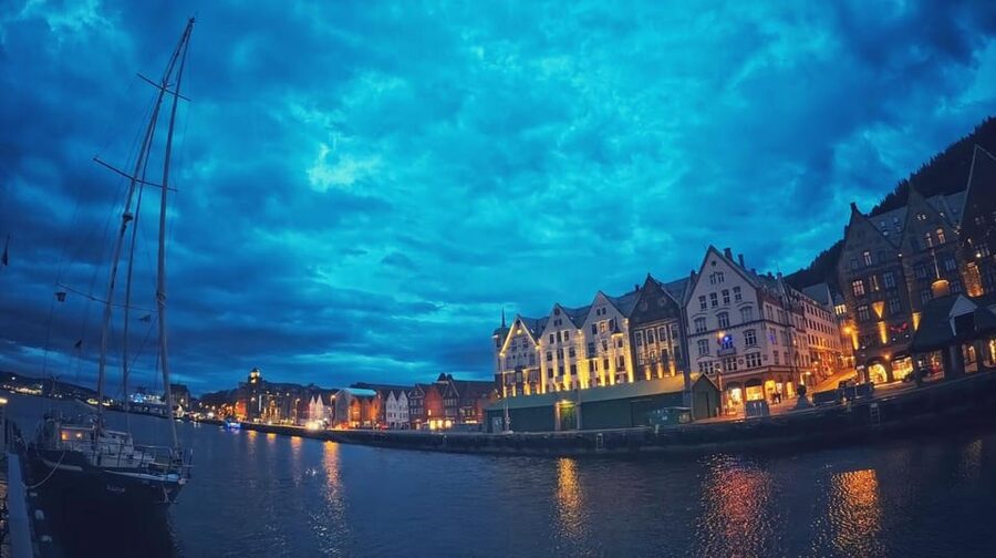 Bergen's Twilight Magic: An Evening Adventure - Local food stops, with the bill left to you