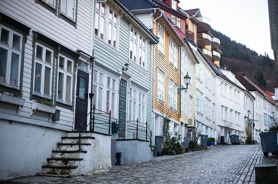 Bergen's Twilight Magic: An Evening Adventure - Walking distance, access, and weather