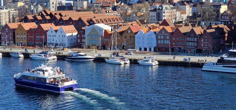 Bergen: Sightseeing Cruise of Bergen's Historic Landmarks - Bergenhus Fortress from the water