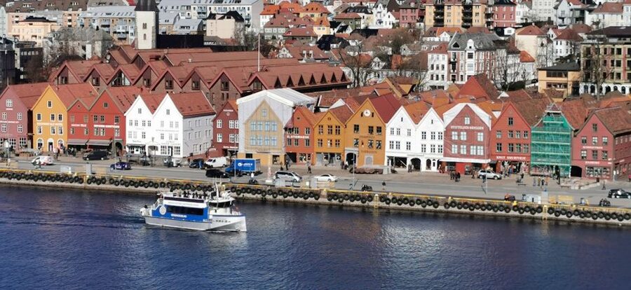 Bergen: Sightseeing Cruise of Bergen's Historic Landmarks - Wooden warehouses in Skuteviken and Sandviken