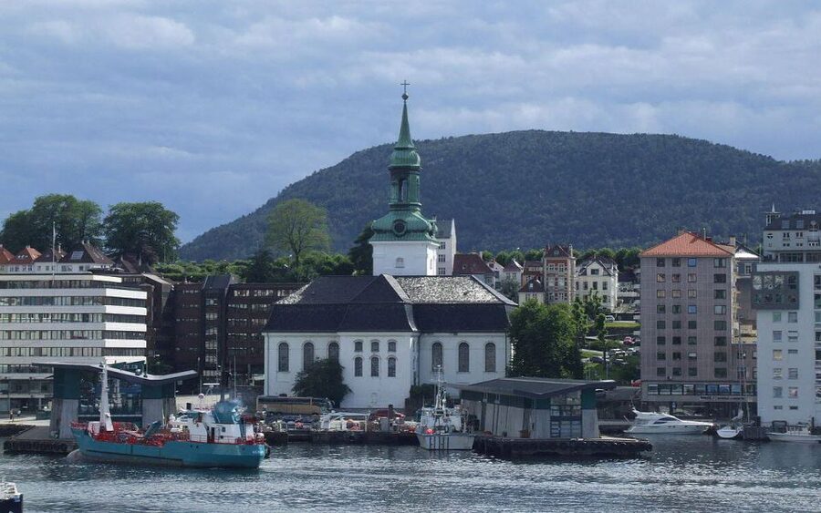 Bergen: Sightseeing Cruise of Bergen's Historic Landmarks - U-Boot Bunker Bruno and Nordnes Sjøbad