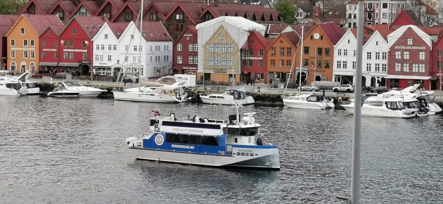 Bergen: Sightseeing Cruise of Bergen's Historic Landmarks - Commentary, comfort, and the onboard bar