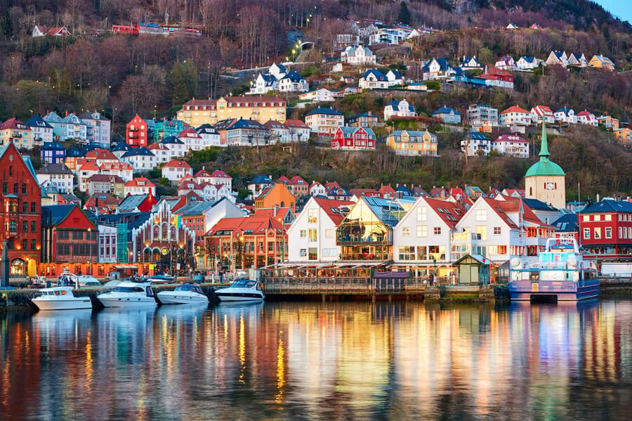 Bergen: Sightseeing Walking Tour with Ferry Ride - St. Mary’s Church and the Oldest Streets