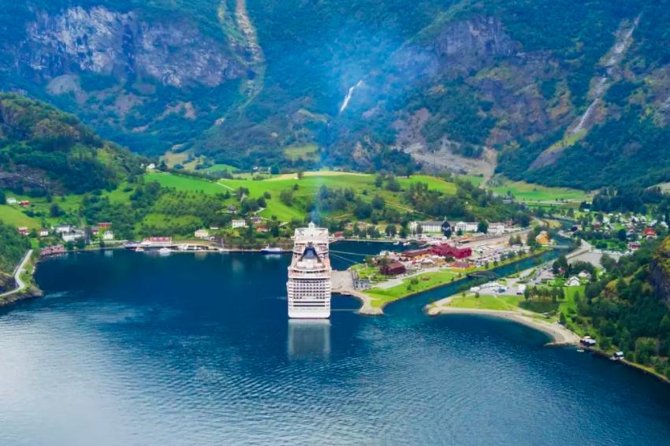 Bergen to Flam "The King of Fjords" One-Way or Round-Trip Cruise Ticket - Eleven ferry stops and changing scenery