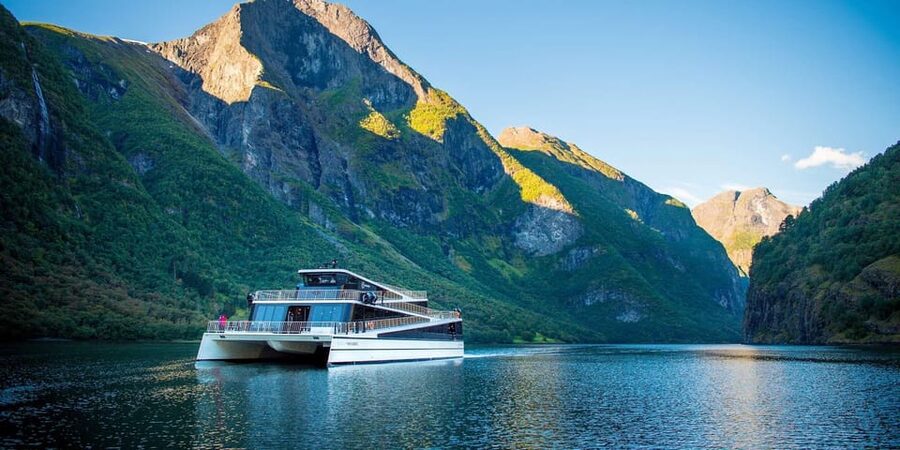 Bergen: Viking Village, Nærøyfjorden Cruise and Flåm Railway - Tvindefossen: a 116-metre waterfall stop