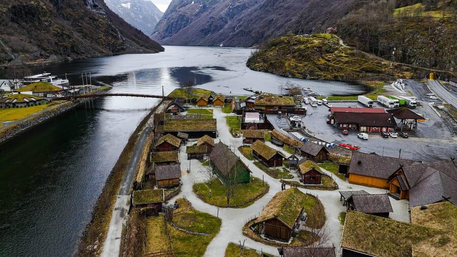 Bergen: Viking Village, Nærøyfjorden Cruise and Flåm Railway - A short pause in Flåm