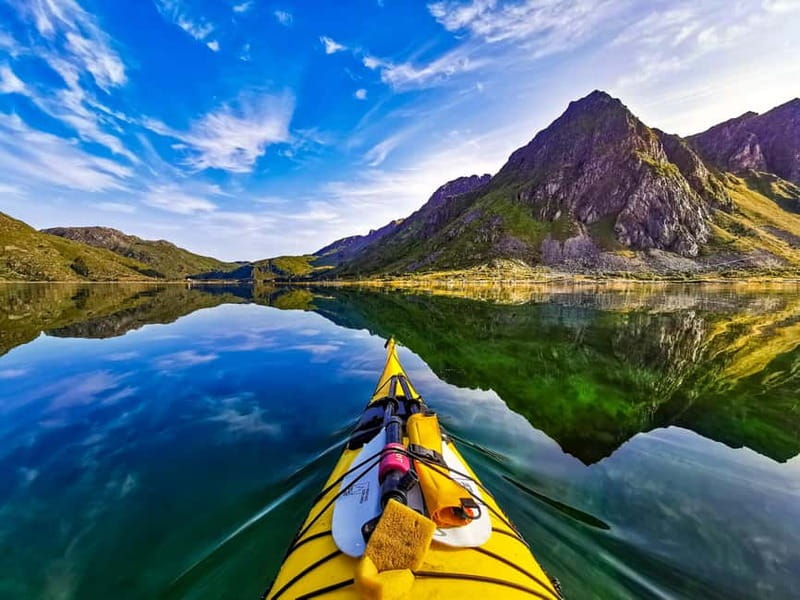 Bøstad: Kayaking Tour in Lofoten with Snacks - What the guide adds to the experience