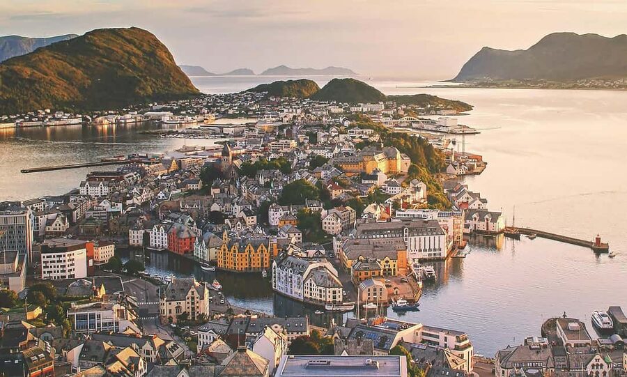 City walk in Ålesund: Art Nouveau, sea views, and insider tips - Starting beside the Fisherman Boy