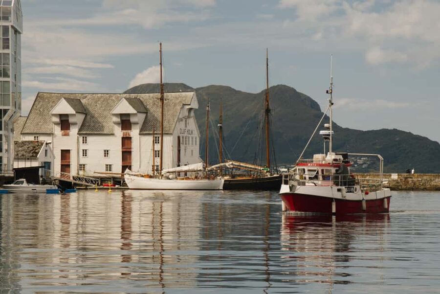 City walk in Ålesund: Art Nouveau, sea views, and insider tips - Along the harbor, where scenery meets engineering