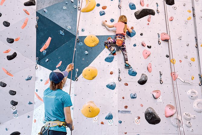 Climbing in Mørkvedhallen Klatresenter - Rope Routes for Beginners and Stronger Climbers
