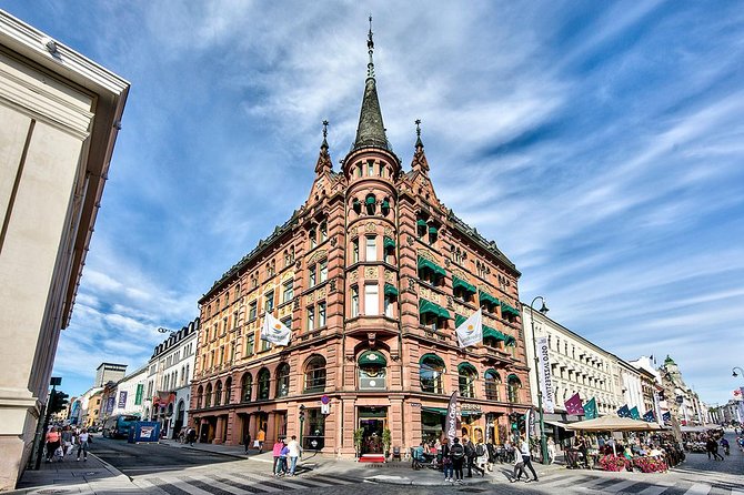Discover Oslo on foot - Inside Oslo City Hall and the Nobel Peace Prize