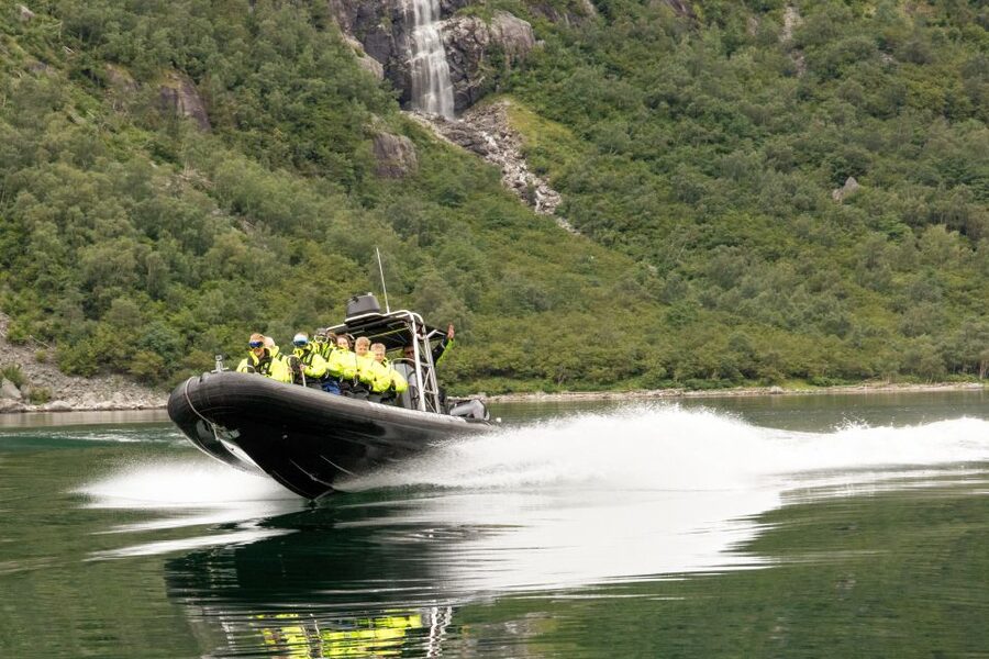 Eidfjord: 1-Hour Fjord RIB Tour - Weather, clothing, and practical details