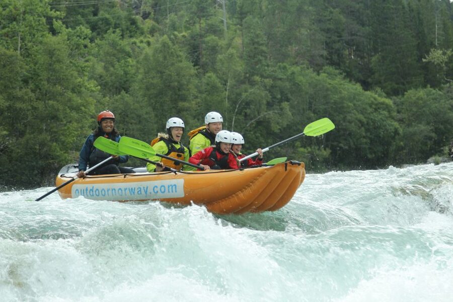 Family Rafting - Voss - What the Raundal River section feels like