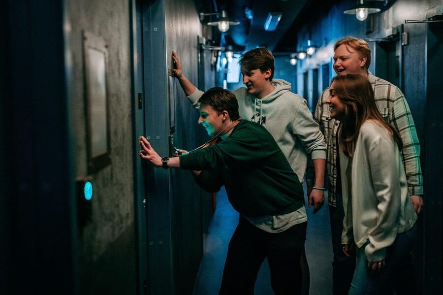 Fangene på Fortet Bergen: Prison Island Adventure Escapegame - Clothing, access, and practical limits